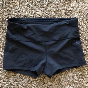 Lululemon hot shorts 2.5” Size 8